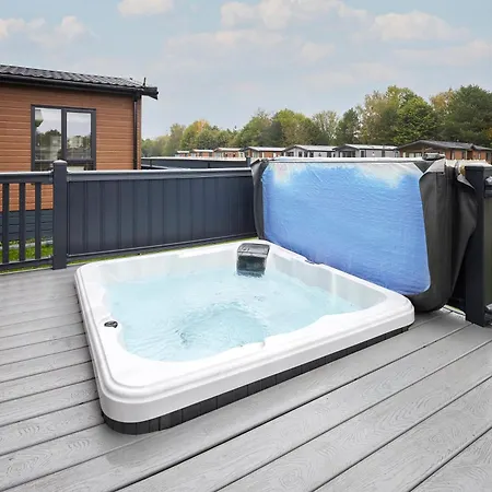 Luna With Hot Tub *