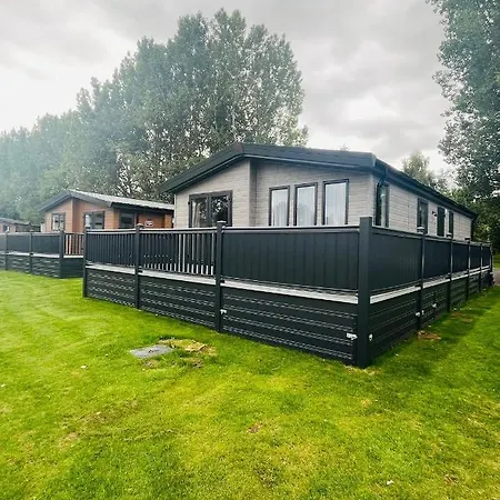 Luna With Hot Tub York