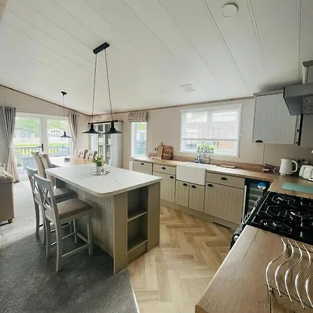 Luna With Hot Tub Holiday home *