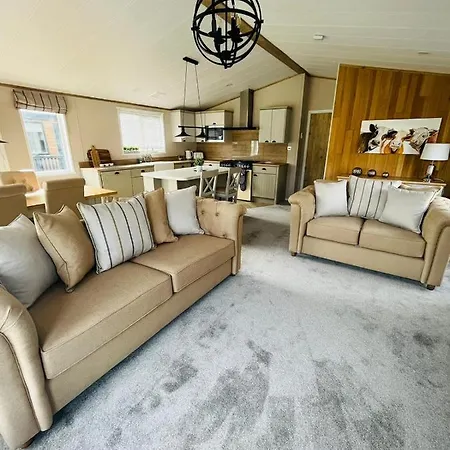 Luna With Hot Tub Holiday home *