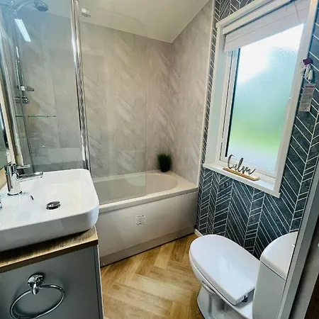 Luna With Hot Tub Holiday home York