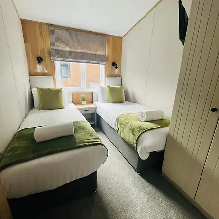 Luna With Hot Tub Holiday home