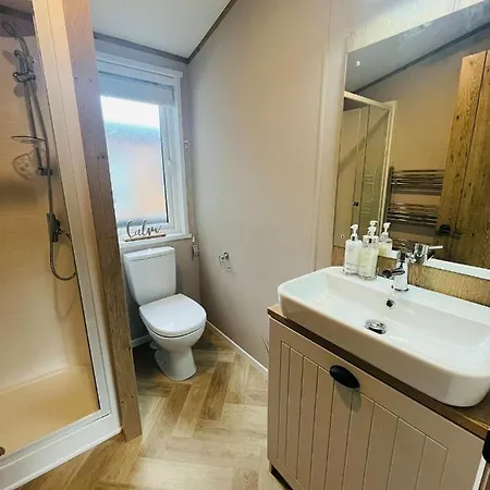 Luna With Hot Tub York