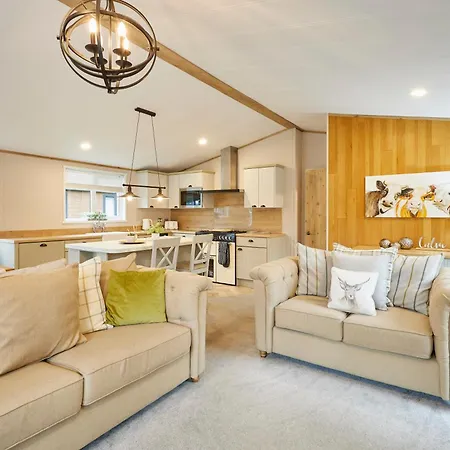 Luna With Hot Tub York