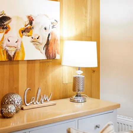 Luna With Hot Tub Holiday home