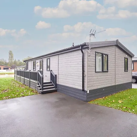 Luna With Hot Tub Holiday home *