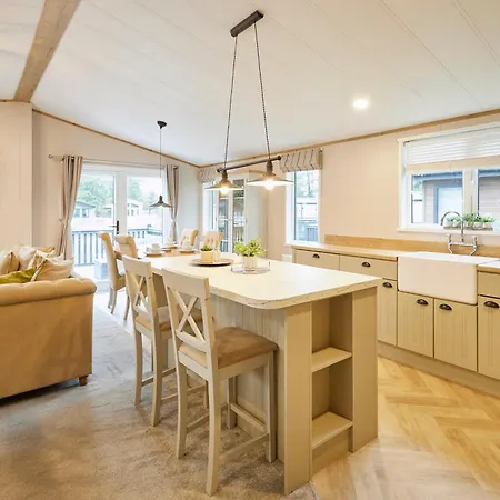 Luna With Hot Tub Holiday home *