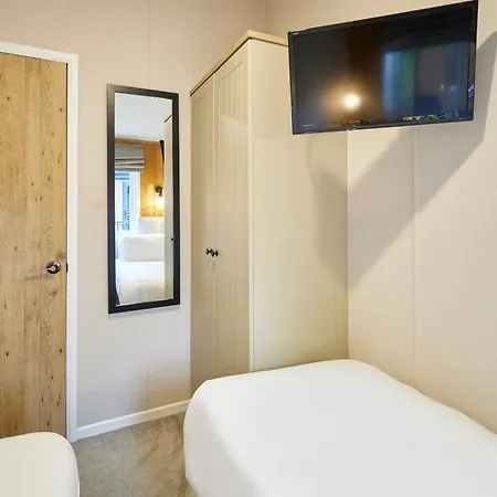 Luna With Hot Tub Holiday home