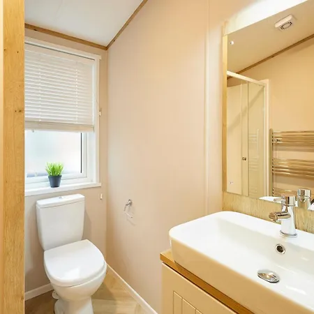 Luna With Hot Tub Holiday home York