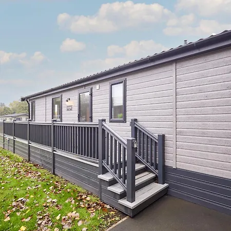 Luna With Hot Tub Holiday home