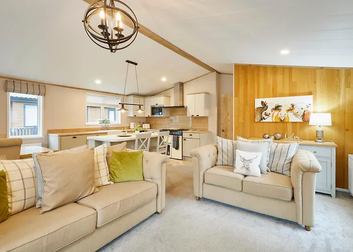 Luna With Hot Tub York