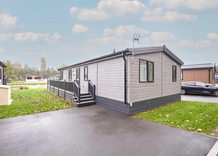 Luna With Hot Tub Holiday home *