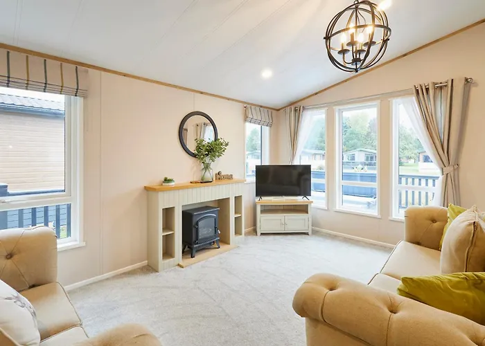 Luna With Hot Tub Holiday home York