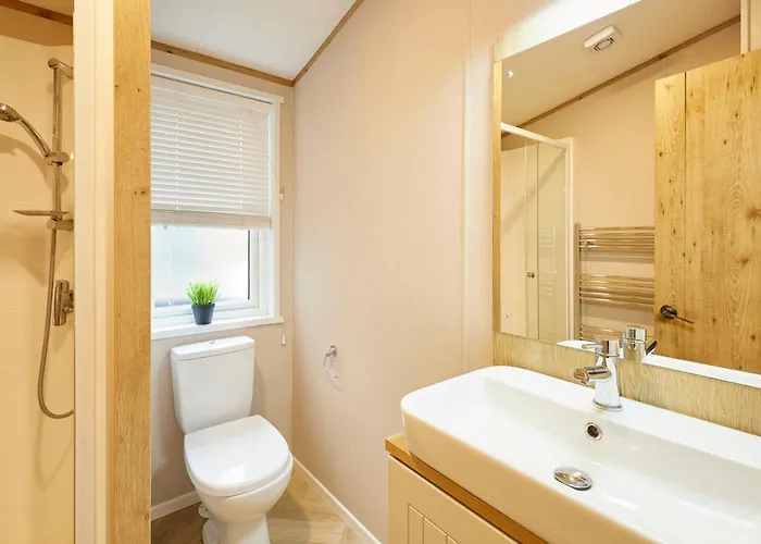 Luna With Hot Tub Holiday home York