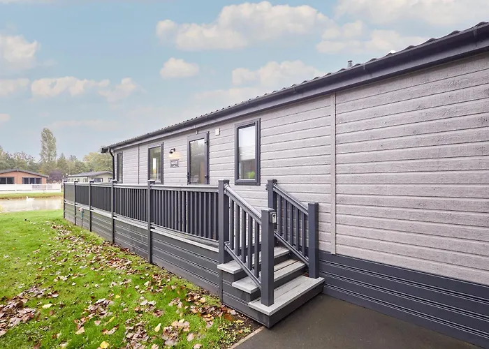 Luna With Hot Tub Holiday home