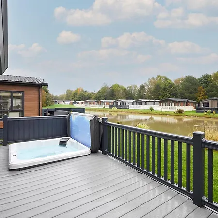 Luna With Hot Tub *